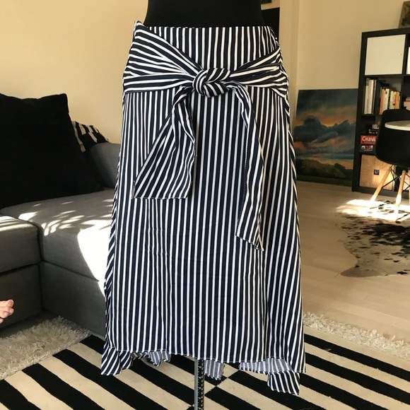 NY & Company - Striped Tie-Front Hi-Lo Skirt 💃🏻 - Picture 3 of 8